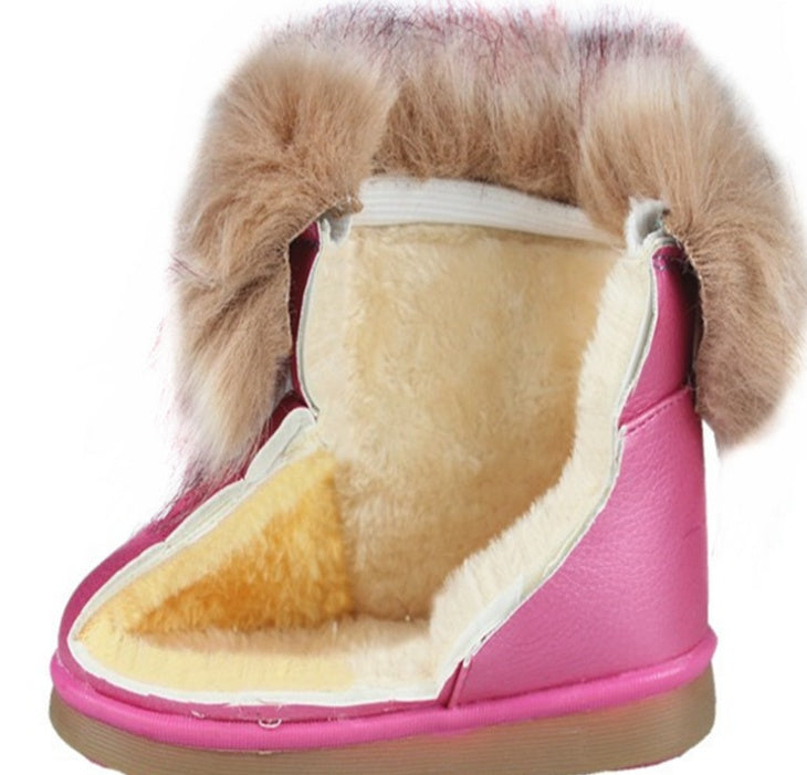 Keep your little one warm & stylish this winter with our premium faux fur-lined snow boots. Water-resistant, anti-slip, and ultra-comfortable – perfect for winter adventures!