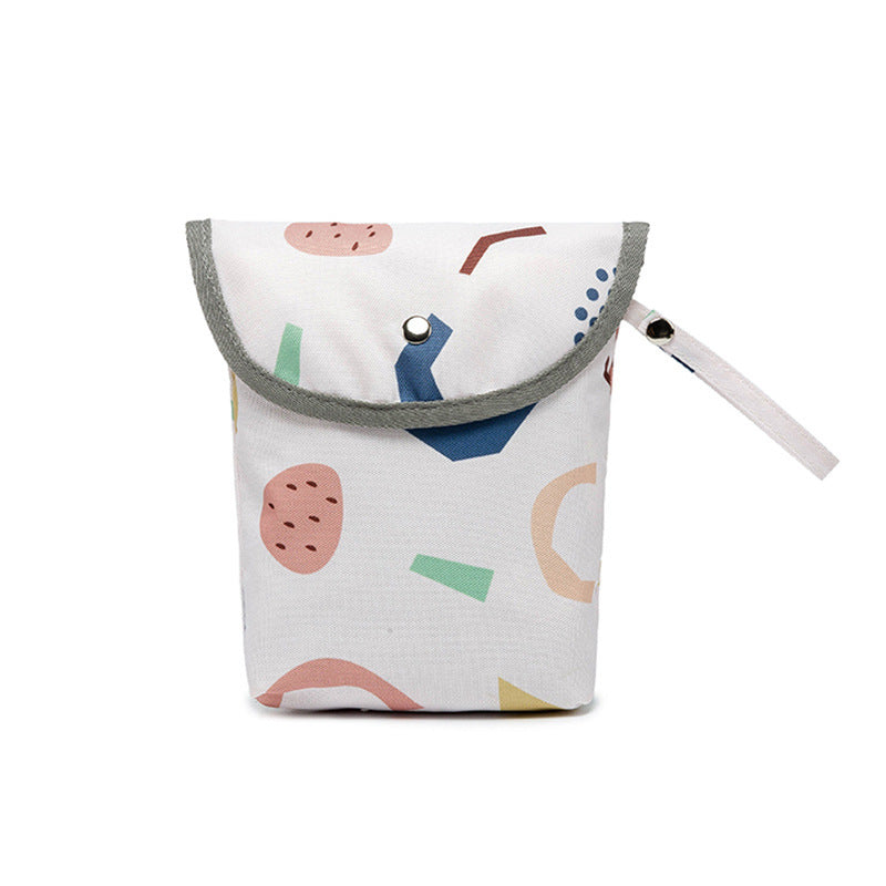 No bin? No worries! This waterproof, odour-proof nappy bag lets you store dirty nappies discreetly until you find a bin. Perfect for shopping, events & travel.