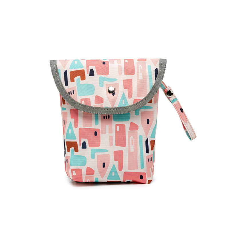 No bin? No worries! This waterproof, odour-proof nappy bag lets you store dirty nappies discreetly until you find a bin. Perfect for shopping, events & travel.