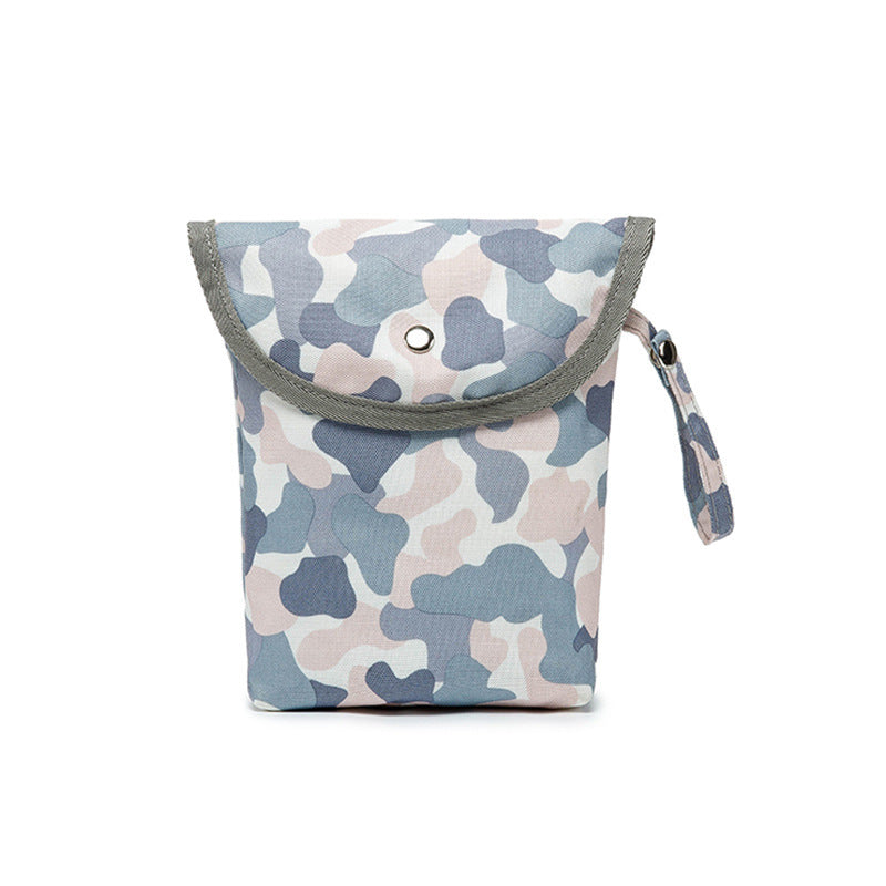 No bin? No worries! This waterproof, odour-proof nappy bag lets you store dirty nappies discreetly until you find a bin. Perfect for shopping, events & travel.