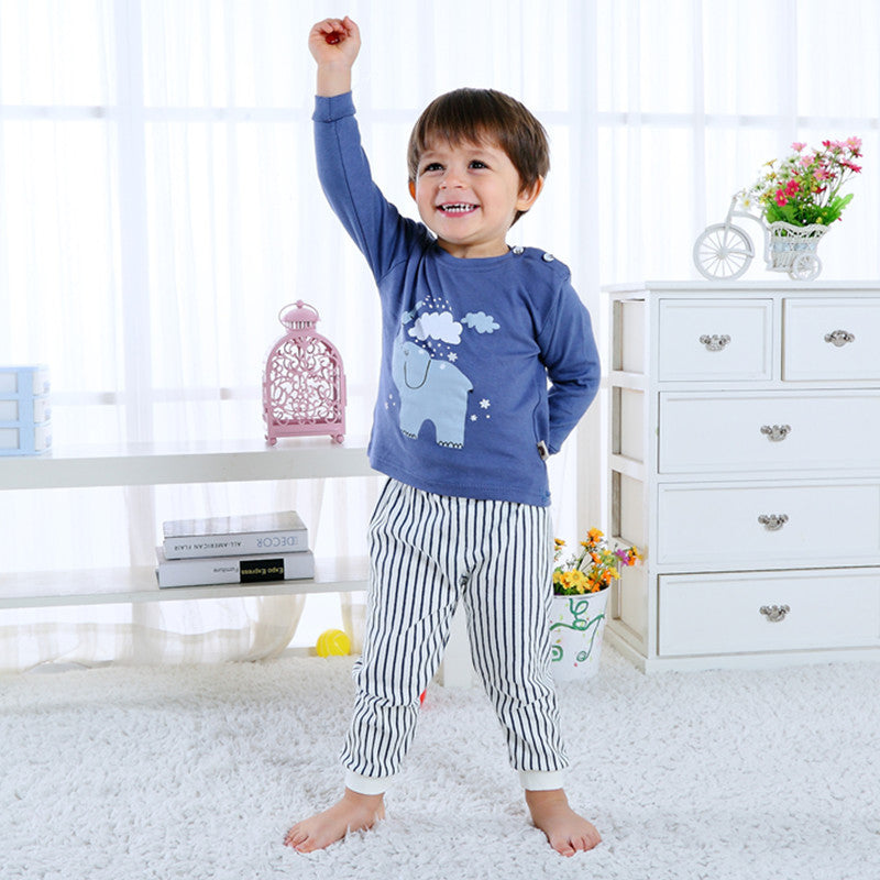 Snuggle up in our adorable long-sleeve kids’ pyjama set! Soft cotton fabric, cute cartoon prints, and a comfy fit make bedtime extra cozy.