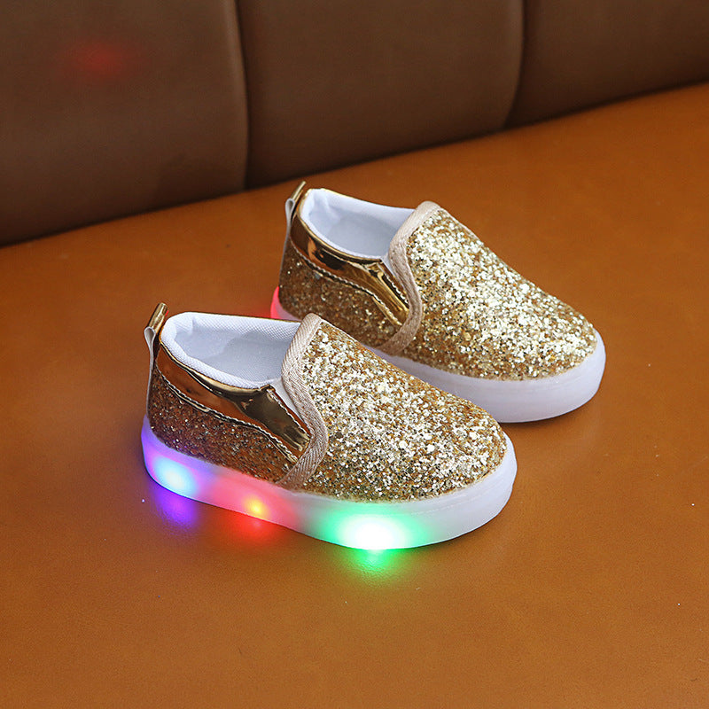 Add some sparkle to your little one’s steps with Luxe Sparkle LED Sneakers! Featuring shimmering sequins, motion-activated LED lights, and an easy slip-on fit. Perfect for stylish kids!