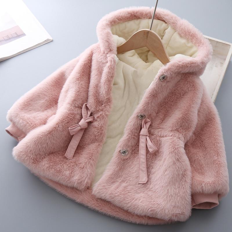 Keep your little one warm and stylish this winter with our plush baby winter coat. Soft faux fur, cozy lining & elegant design!