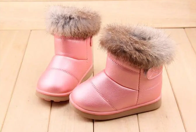 Keep your little one warm & stylish this winter with our premium faux fur-lined snow boots. Water-resistant, anti-slip, and ultra-comfortable – perfect for winter adventures!