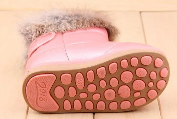 Keep your little one warm & stylish this winter with our premium faux fur-lined snow boots. Water-resistant, anti-slip, and ultra-comfortable – perfect for winter adventures!