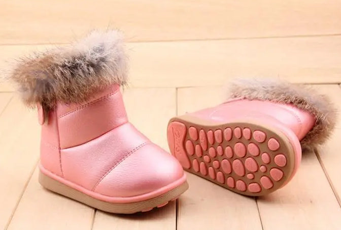 Keep your little one warm & stylish this winter with our premium faux fur-lined snow boots. Water-resistant, anti-slip, and ultra-comfortable – perfect for winter adventures!