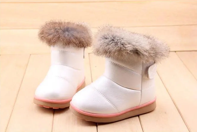 Keep your little one warm & stylish this winter with our premium faux fur-lined snow boots. Water-resistant, anti-slip, and ultra-comfortable – perfect for winter adventures!