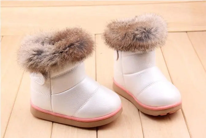 Keep your little one warm & stylish this winter with our premium faux fur-lined snow boots. Water-resistant, anti-slip, and ultra-comfortable – perfect for winter adventures!