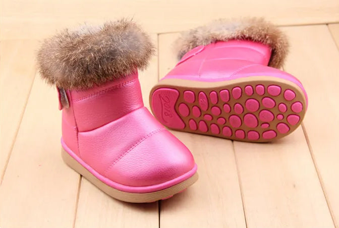 Keep your little one warm & stylish this winter with our premium faux fur-lined snow boots. Water-resistant, anti-slip, and ultra-comfortable – perfect for winter adventures!
