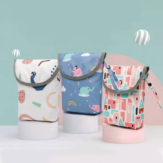 No bin? No worries! This waterproof, odour-proof nappy bag lets you store dirty nappies discreetly until you find a bin. Perfect for shopping, events & travel.