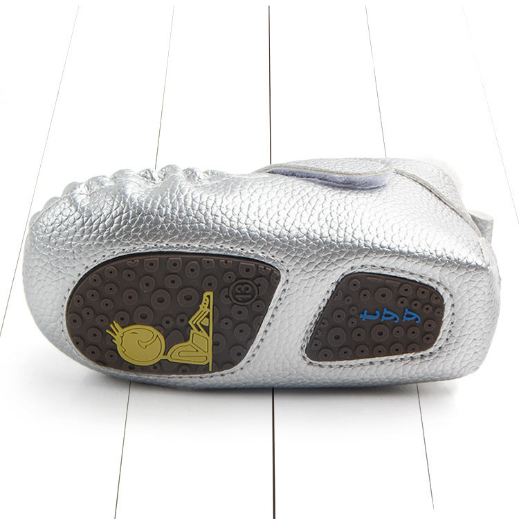 Keep your baby’s feet warm & stylish with these soft PU leather moccasins! Featuring non-slip soles & an easy Velcro closure for a secure fit.