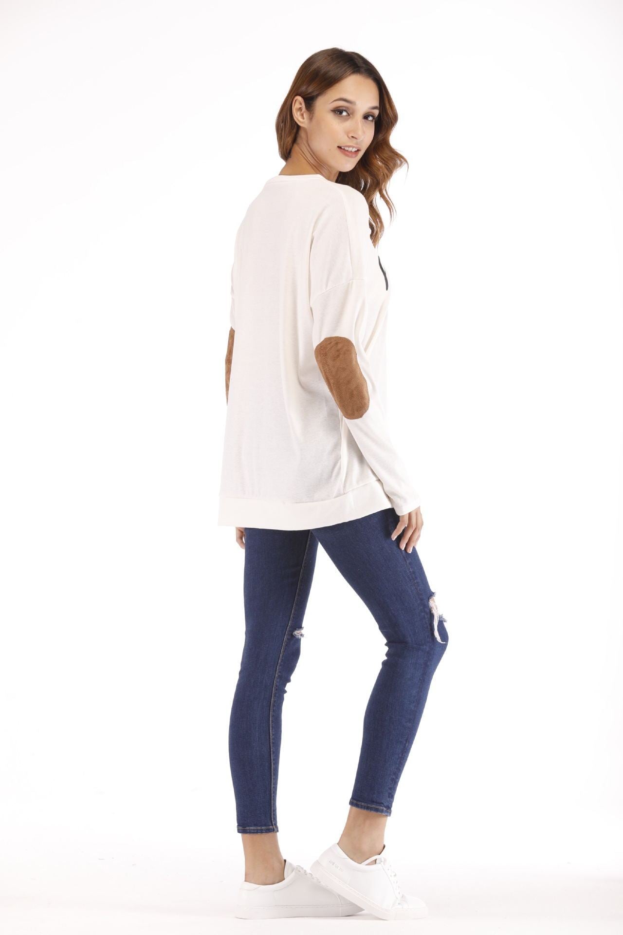 Stay comfy & stylish with this Mama Bear maternity top! A must-have for expecting & new mums, featuring soft fabric, elbow patches & a relaxed fit.