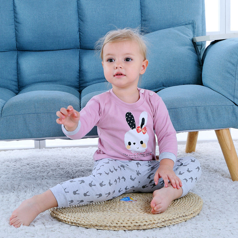 Snuggle up in our adorable long-sleeve kids’ pyjama set! Soft cotton fabric, cute cartoon prints, and a comfy fit make bedtime extra cozy.