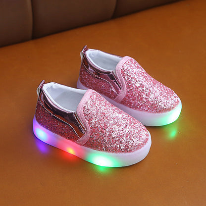 Add some sparkle to your little one’s steps with Luxe Sparkle LED Sneakers! Featuring shimmering sequins, motion-activated LED lights, and an easy slip-on fit. Perfect for stylish kids!