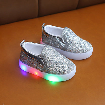 Add some sparkle to your little one’s steps with Luxe Sparkle LED Sneakers! Featuring shimmering sequins, motion-activated LED lights, and an easy slip-on fit. Perfect for stylish kids!