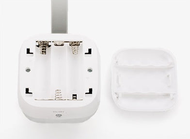 Keep your baby’s pacifiers clean and germ-free in just 3 minutes with this compact UV steriliser case. Perfect for travel and home use!