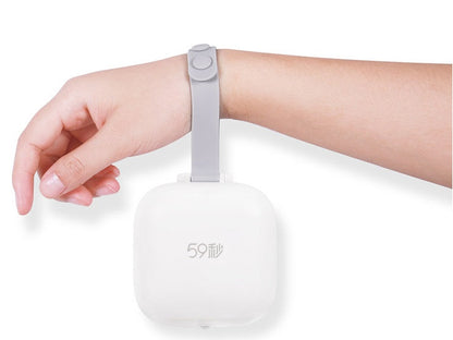 Keep your baby’s pacifiers clean and germ-free in just 3 minutes with this compact UV steriliser case. Perfect for travel and home use!