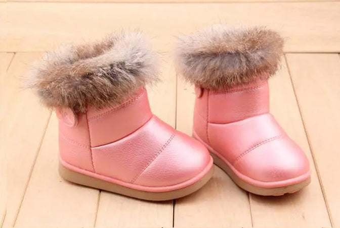 Keep your little one warm & stylish this winter with our premium faux fur-lined snow boots. Water-resistant, anti-slip, and ultra-comfortable – perfect for winter adventures!
