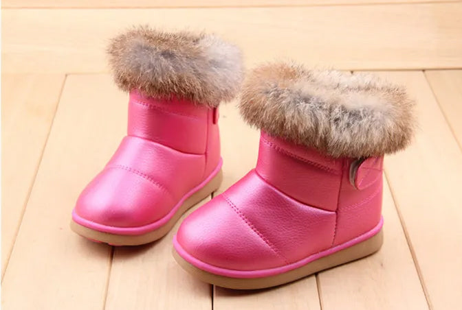 Keep your little one warm & stylish this winter with our premium faux fur-lined snow boots. Water-resistant, anti-slip, and ultra-comfortable – perfect for winter adventures!